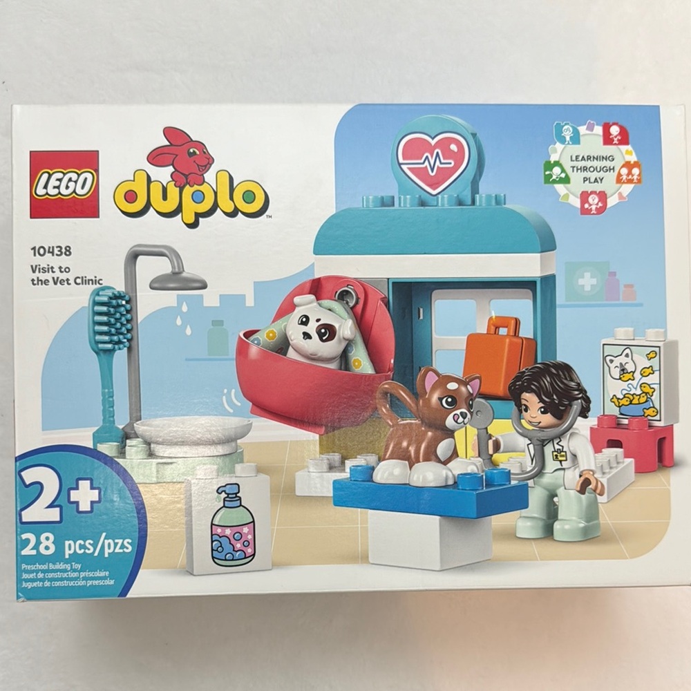 New in Box LEGO DUPLO Visit to the Vet Clinic 28 pcs Age 2+